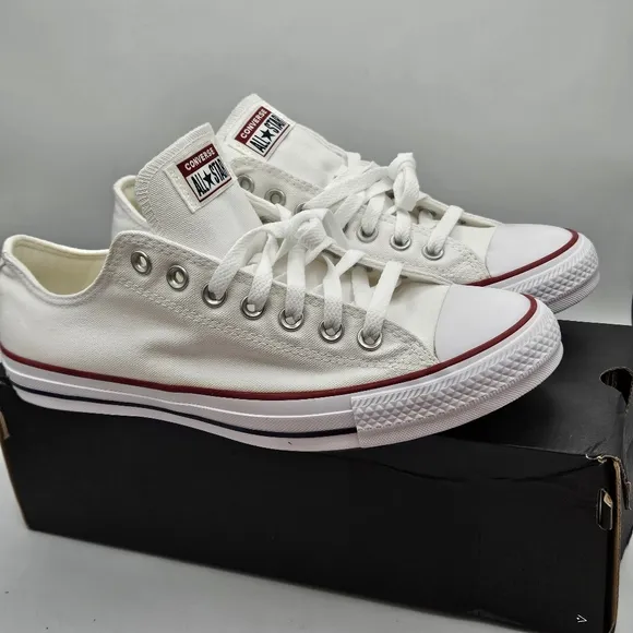 New Converse white Chuck Taylor All Star Low Sneakers women 10.5 / mens 8.5- NIB