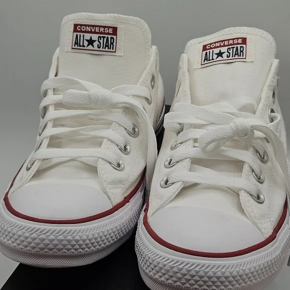 New Converse white Chuck Taylor All Star Low Sneakers women 10.5 / mens 8.5- NIB