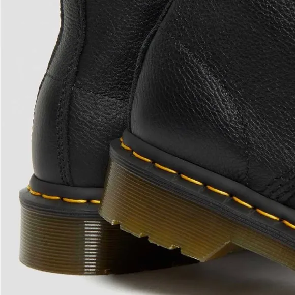 🌸NEW Dr. Martens 1460 Black Leather Men's Boots Women’s Size 7 With Box.