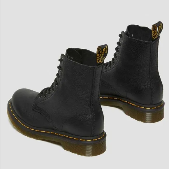 🌸NEW Dr. Martens 1460 Black Leather Men's Boots Women’s Size 7 With Box.