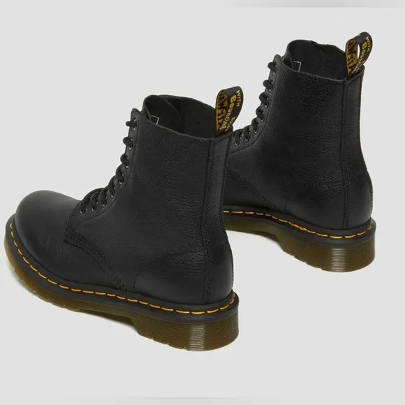 🌸NEW Dr. Martens 1460 Black Leather Men's Boots Women’s Size 7 With Box.