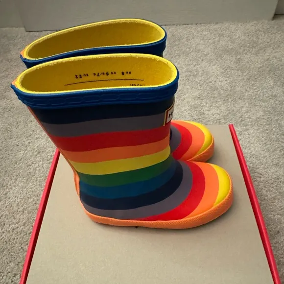 NEW in Box Hunter Kids’ Classic Waterproof Rain Boots, Rainbow 🌈, Toddler 6M