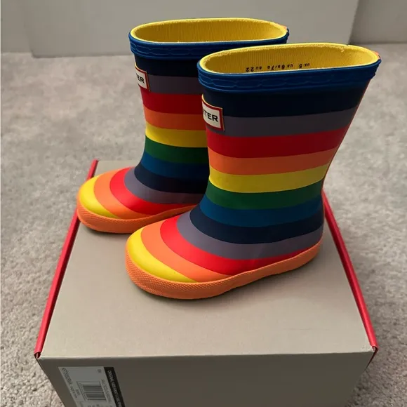 NEW in Box Hunter Kids’ Classic Waterproof Rain Boots, Rainbow 🌈, Toddler 6M