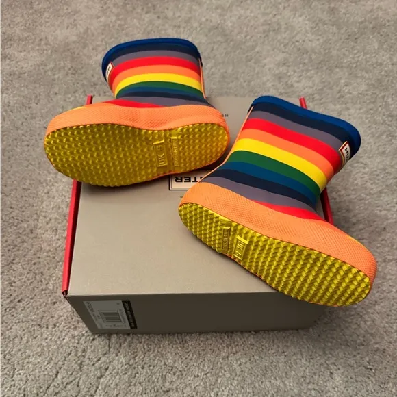 NEW in Box Hunter Kids’ Classic Waterproof Rain Boots, Rainbow 🌈, Toddler 6M