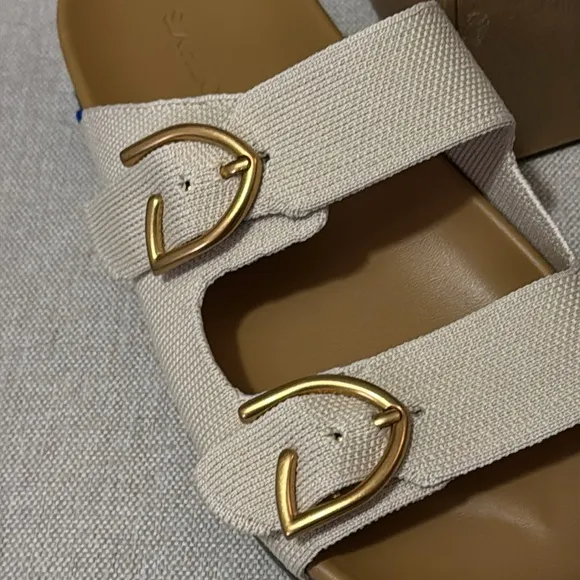 New in Box Rothy’s “The Buckle Slide” Sandal-Sz 8.5 TTS-Color:Sea Salt/Gold Tone