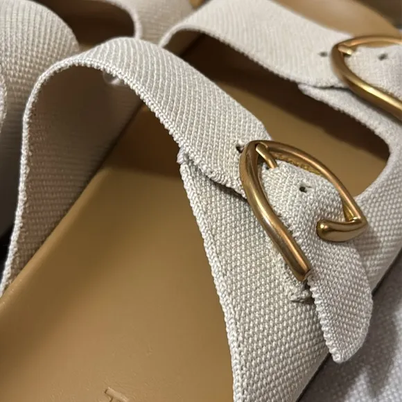 New in Box Rothy’s “The Buckle Slide” Sandal-Sz 8.5 TTS-Color:Sea Salt/Gold Tone