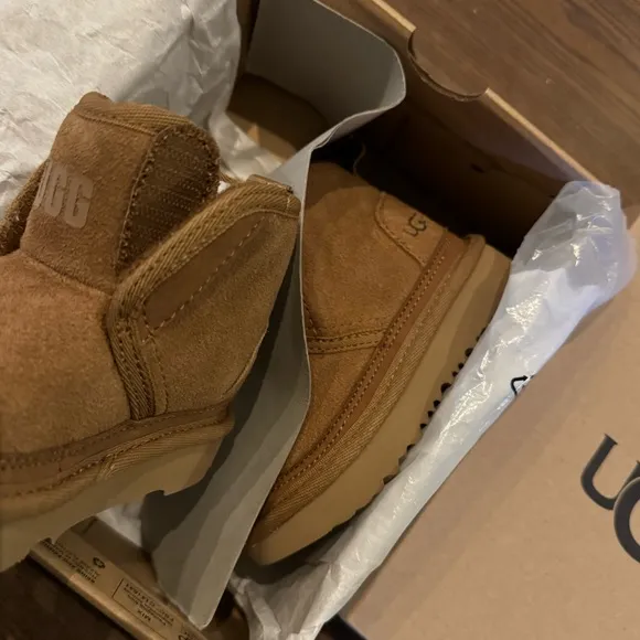 New in box UGG kids EZ-fit boots