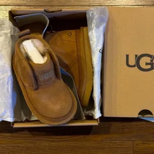 New in box UGG kids EZ-fit boots