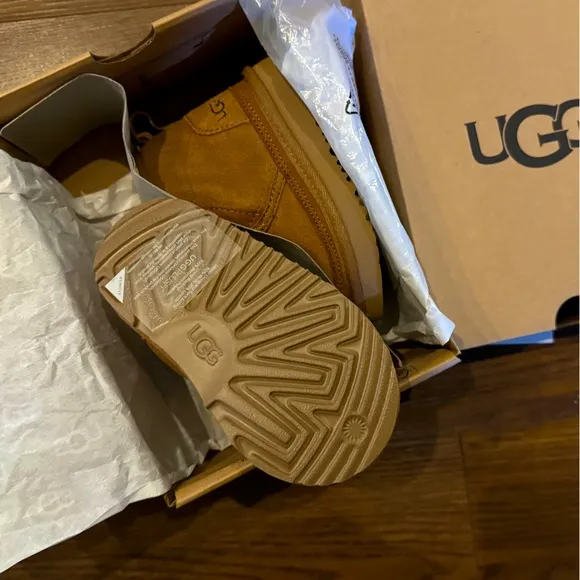 New in box UGG kids EZ-fit boots
