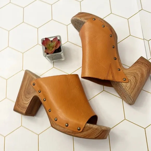 NEW Kork-Ease Danika Tan Leather Studded platform heel sandals women size 10