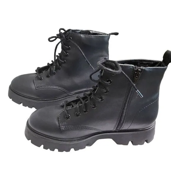 NEW Madden Girl Stantton Black Boot Size 8 Y2K Chunky Hiking Lug Combat Lace Up