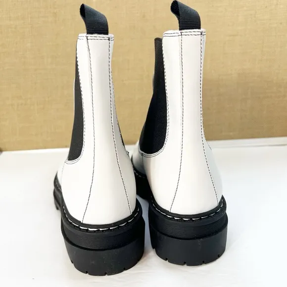 NEW Marc Fisher Patrick Chelsea Leather Lug Sole Chunky Y2K Boots Booties Size 8