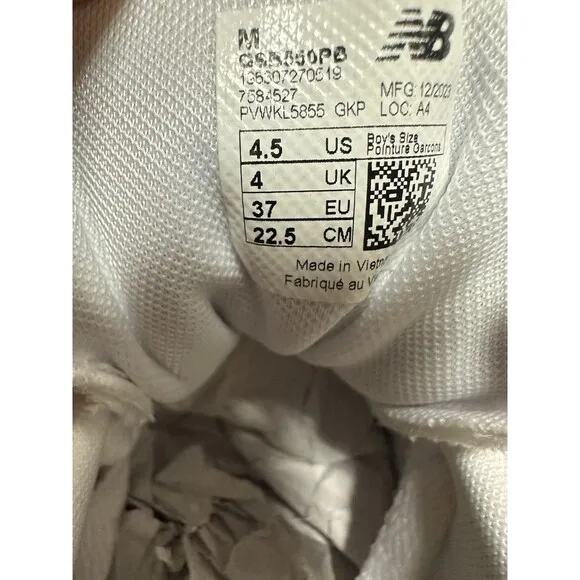 NEW New Balance 550 Big Kids Size 4.5 Low Top Basketball Sneakers White &amp; Gray
