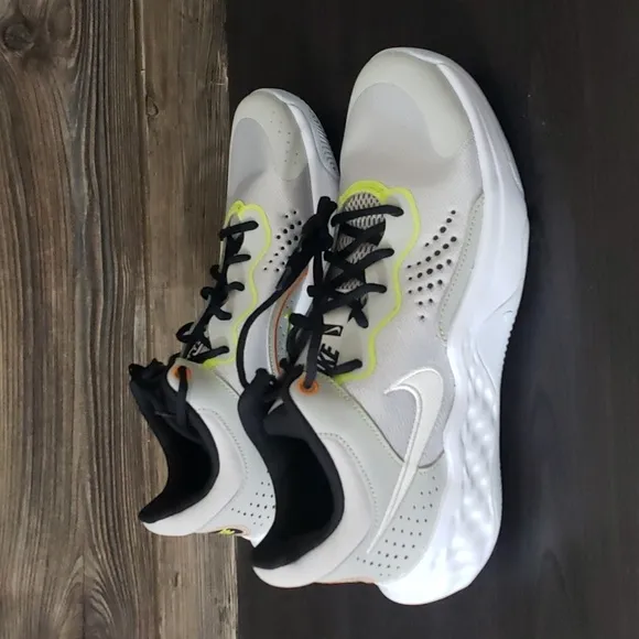 New Nike Fly By Mid 3 Basketball Gray Sneakers
