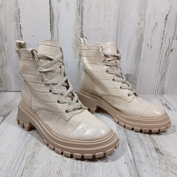 New SCHUTZ Orly Cream High-Top Combat Boots Chunky Sole and Lace-Up Design #1206