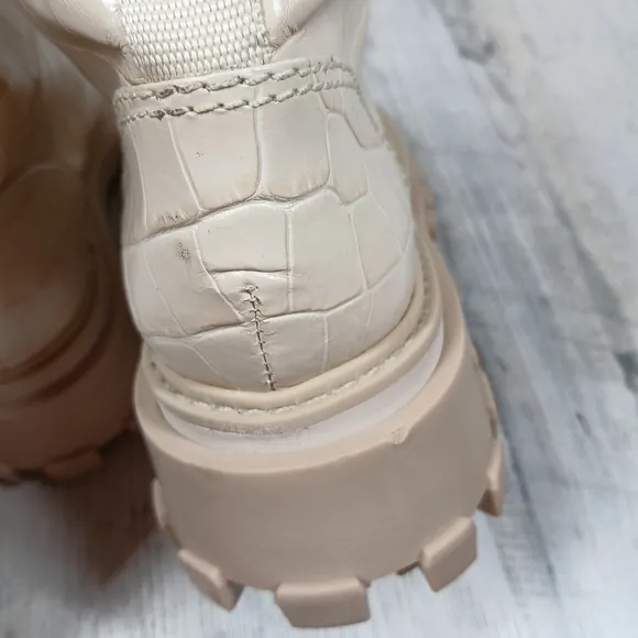 New SCHUTZ Orly Cream High-Top Combat Boots Chunky Sole and Lace-Up Design #1206