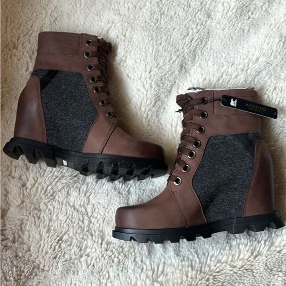 New Sorel Leather Boots size 7.
