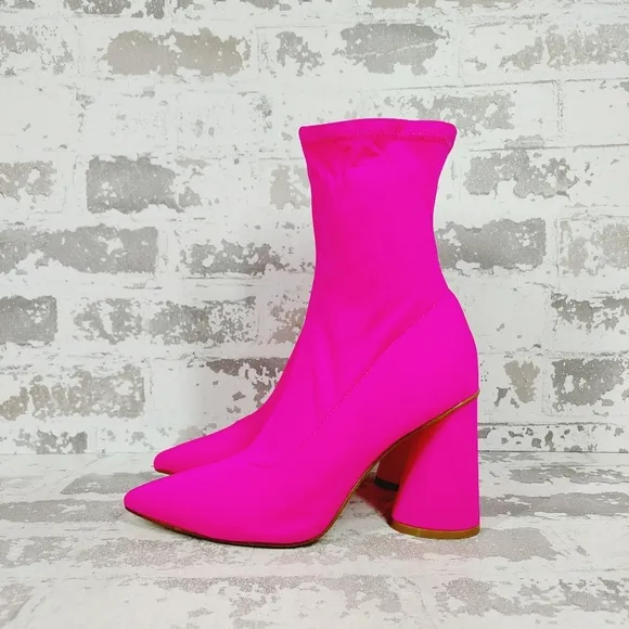 New Steve Madden Hot pink Valyant Pointed Toe Boots K44