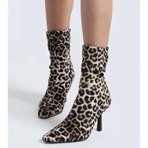 NEW Steve Madden Vakay Sock Booties In Leopard