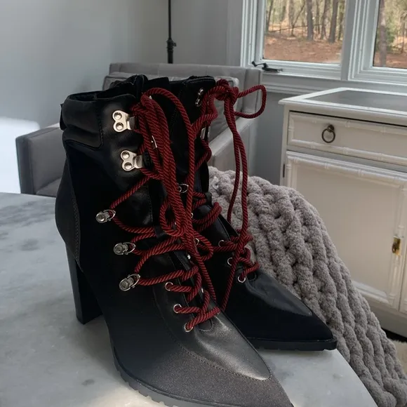 NEW Steve Madden Womens Karey Leather PointToe MOTO Ankle Boots Black and Red 11