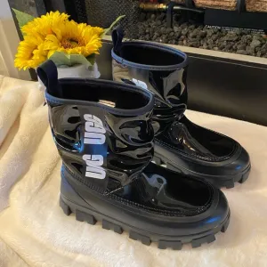 ✨NEW✨ Ugg Classic Brellah Mini Boots