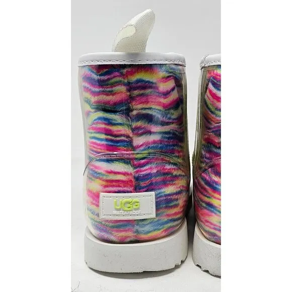 NEW!! UGG KIDS CLASSIC CLEAR MINI PIXELATE: WHITE/GREEN GIRLS BOOTS‎ Size 5