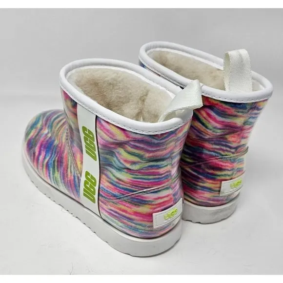 NEW!! UGG KIDS‎ CLASSIC CLEAR MINI PIXELATE: WHITE/GREEN GIRLS BOOTS Size 5