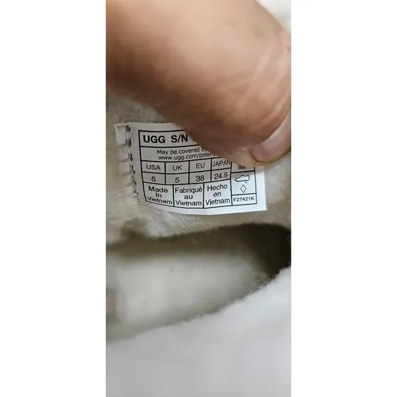 NEW!! UGG KIDS CLASSIC‎ CLEAR MINI PIXELATE: WHITE/GREEN GIRLS BOOTS Size 6