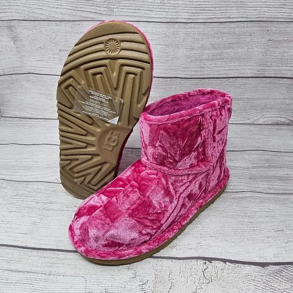 NEW!!! UGG NEW Classic Mini II Boots‎ Kids Hot Pink Crushed Velvet Size 4