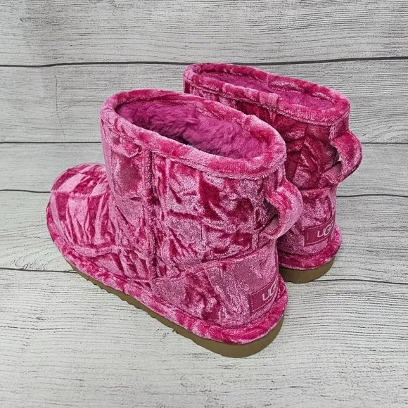 NEW!!! UGG NEW Classic Mini II Boots‎ Kids Hot Pink Crushed Velvet Size 4