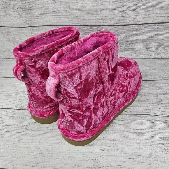 NEW!!! UGG NEW Classic Mini II Boots‎ Kids Hot Pink Crushed Velvet Size 4