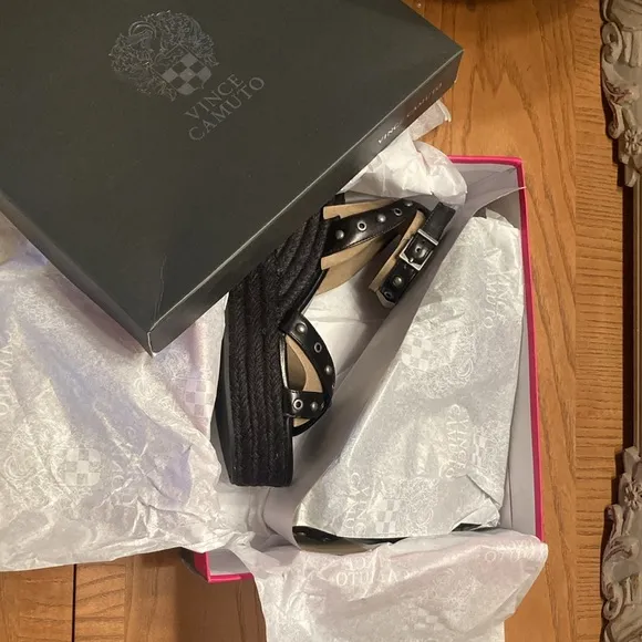NEW VINCE CAMUTO Leather Feegella Wedge Sandals black 362tn