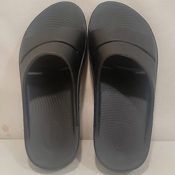 NEW W/O TAGS - OOFOS BLACK SLIDE STYLE SANDALS