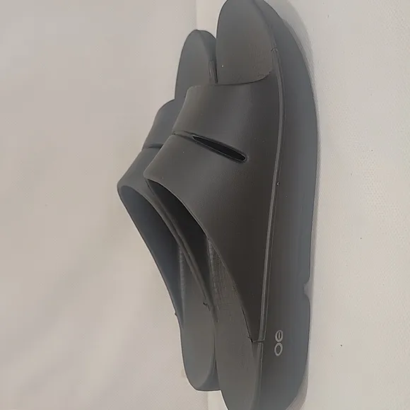 NEW W/O TAGS - OOFOS BLACK SLIDE STYLE SANDALS