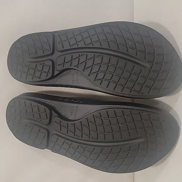 NEW W/O TAGS - OOFOS BLACK SLIDE STYLE SANDALS
