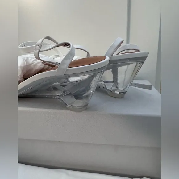 NEW‼️CLERGERIE Dita Leather Strappy Sandals Sz. 8 US/38 EU White