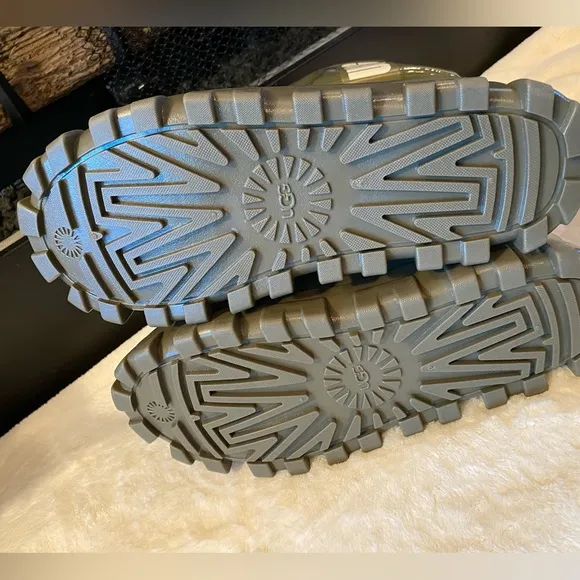 ✨NEW✨Ugg Classic Brellah Mini Boots