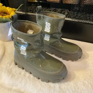 ✨NEW✨Ugg Classic Brellah Mini Boots
