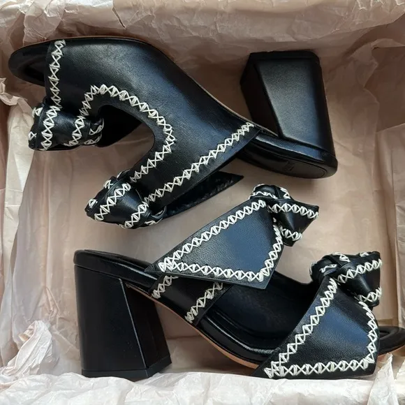 nib Alexandre Birman “Clarita” Stitched Bow Block Heel Sandals in Black size 8