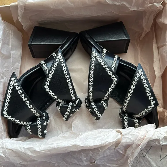 nib Alexandre Birman “Clarita” Stitched Bow Block Heel Sandals in Black size 8
