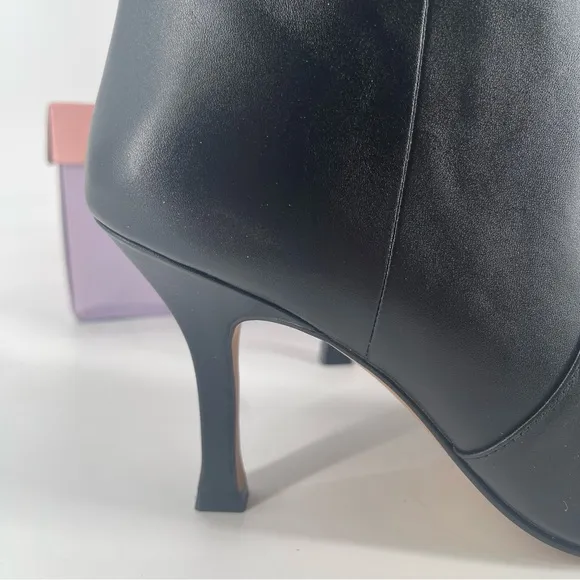 NIB | Lisa Vicky | Arthaul Black Pointed Toe Heeled Boots Size 9