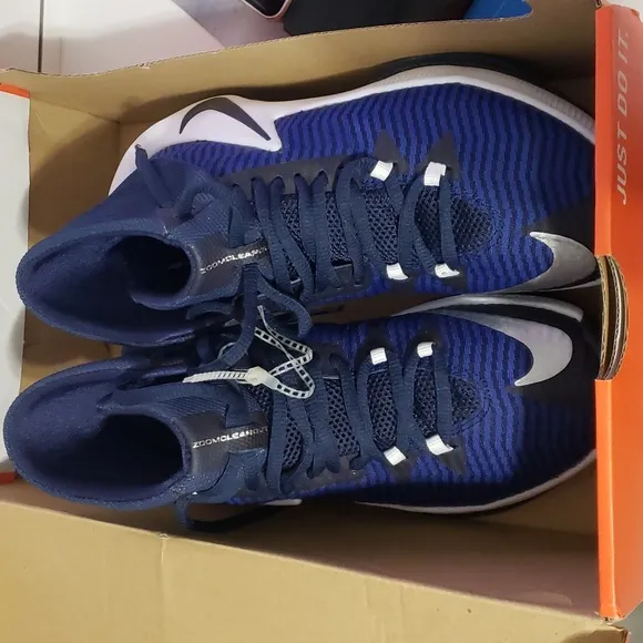 NIB Nike Boys Zoom Clear Out TB Basketball Sneakers 4.5 Navy Blue White