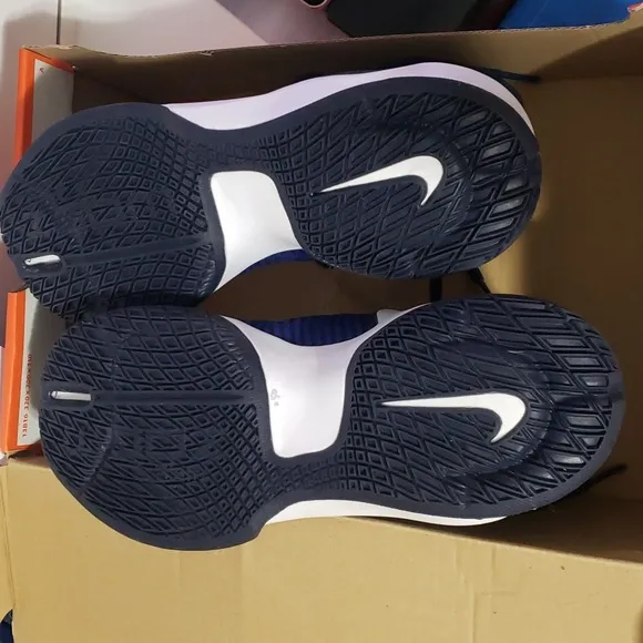 NIB Nike Boys Zoom Clear Out TB Basketball Sneakers 4.5 Navy Blue White