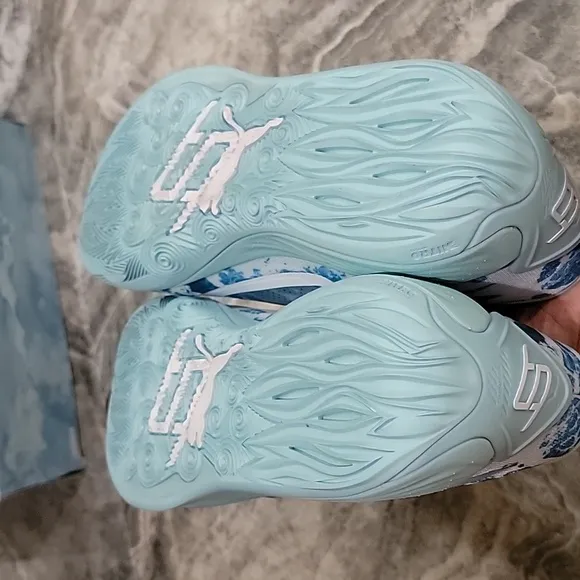 NIB (no lid) Women's Puma Stewie 2 Water Basketball sneakers