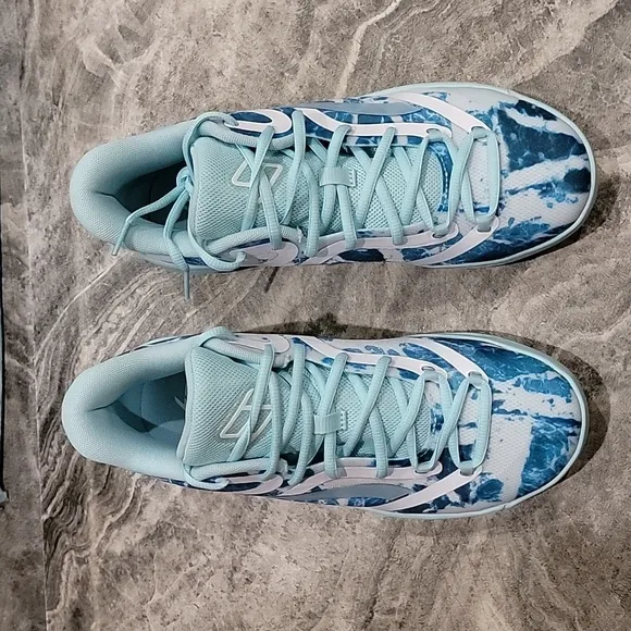 NIB (no lid) Women's Puma Stewie 2 Water Basketball sneakers