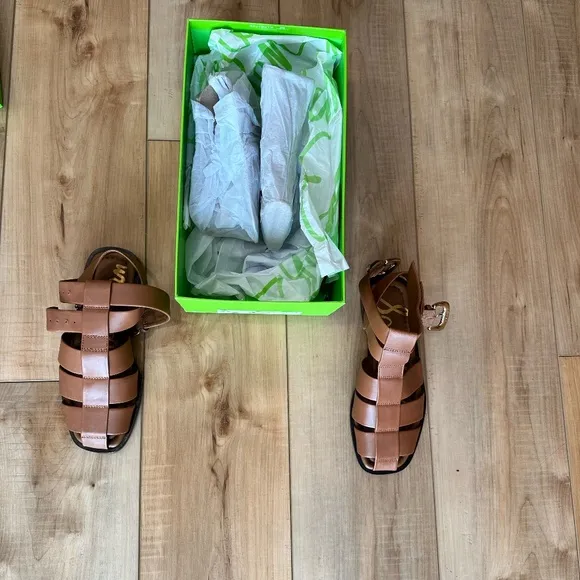 NIB  Sam Edelman Dawn Flat Sandals Saddle (Brown) Size 6