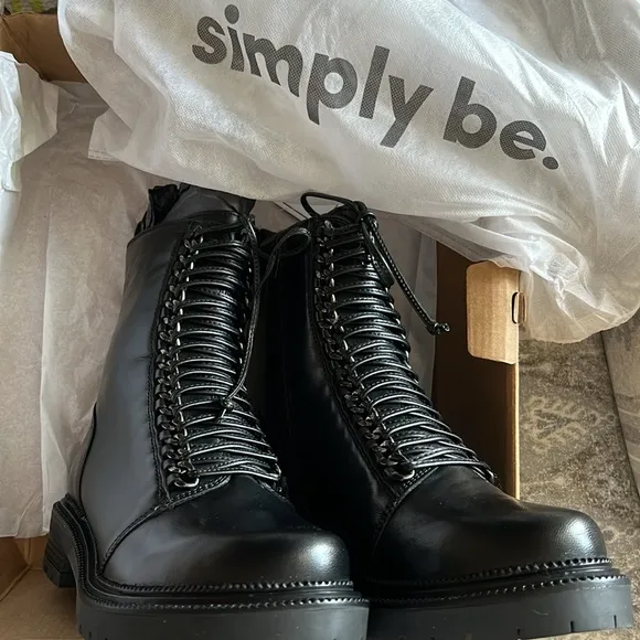 NIB SIMPLY BE BLACK Combat Boots eyelet- Size: 6 EX WIDE Women’s