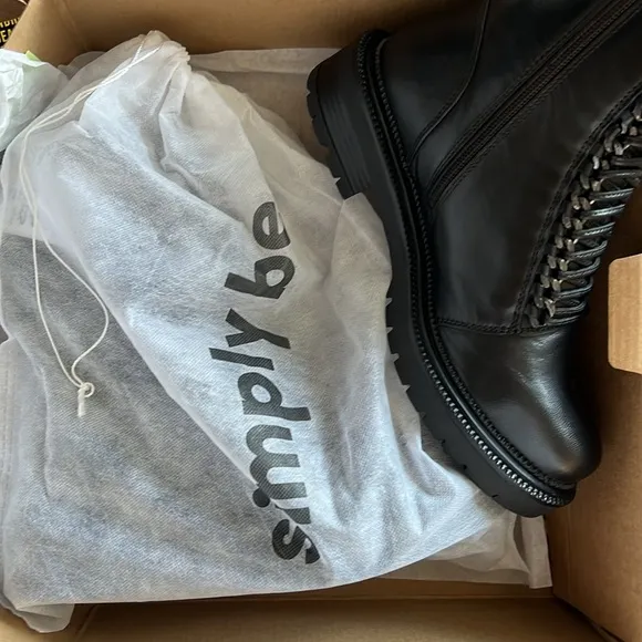 NIB SIMPLY BE BLACK Combat Boots eyelet- Size: 6 EX WIDE Women’s