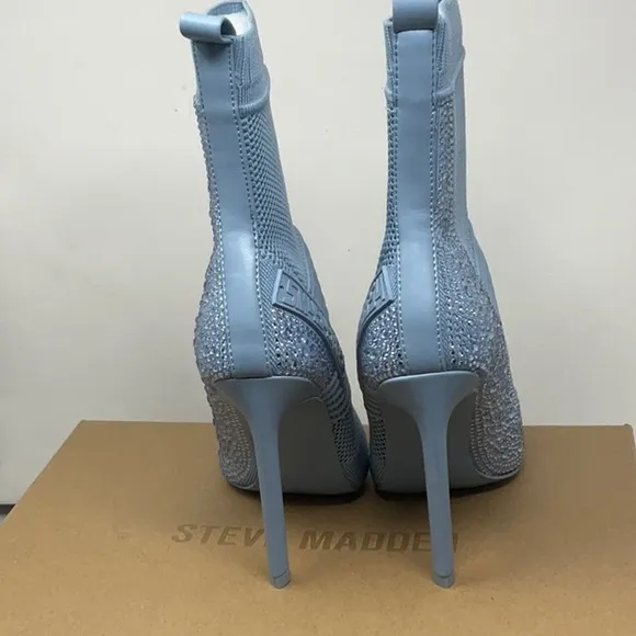 NIB Steve Madden Maxwelle pointed toe knit boots, size 9