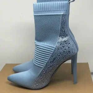 NIB Steve Madden Maxwelle pointed toe knit boots, size 9